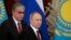 Қазақстан президенті Қасым-Жомарт Тоқаев (сол жақта) және Ресей президенті Владимир Путин Кремльдегі кездесуден соң болған баспасөз мәслихаты кезінде. 3 сәуір, 2019 жыл.