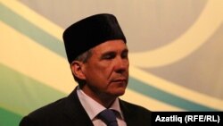 Миңнеханов: “Без Татарстанның һәм күпмилләте Русиянең чын ватанпәрвәрләрен тәрбияләргә тиеш!”