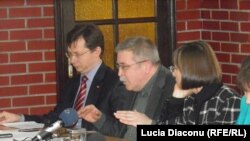 Veaceslav Negruță (Ministrul de finanțe), Constantin Marin (Teleradio Moldova), Corina Fusu (Parlament)