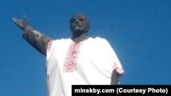 Памятник Ленину в украинской вышиванке 