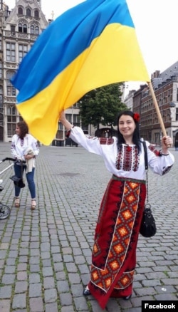 Христина Лабанда на головній площі Антверпена у День вишиванки, Бельгія, 2018 року