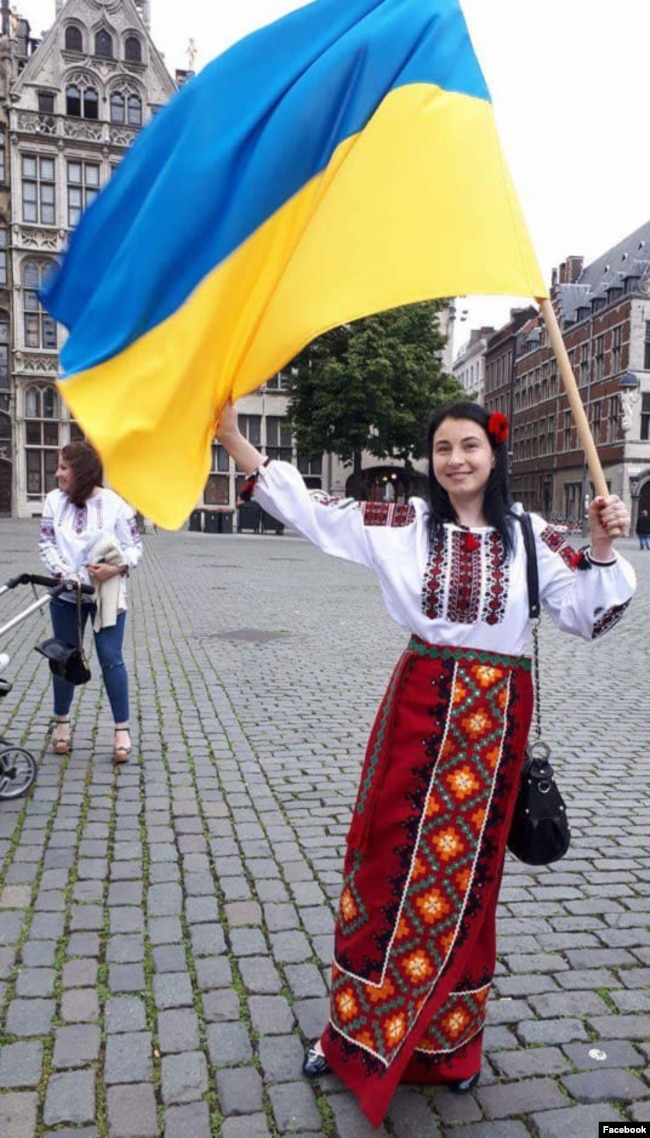 Христина Лабанда на головній площі Антверпена у День вишиванки, Бельгія, 2018 року