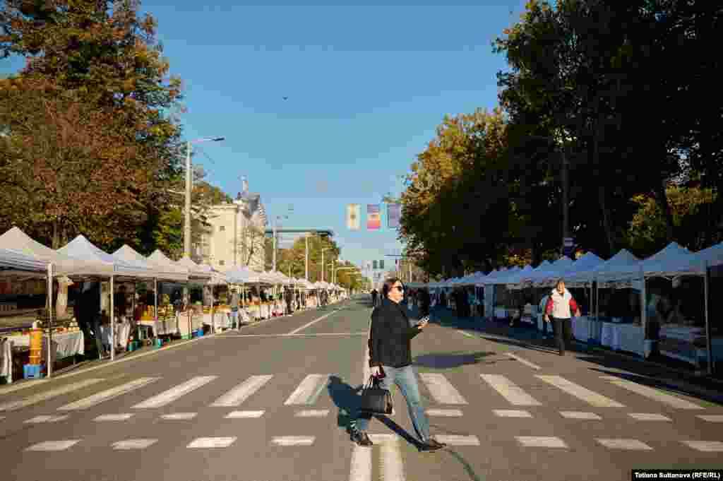 Un târg al producătorilor locali s-a deschis pe strada principală a capitalei. Circulația transportului pe Bulevardul Ştefan cel Mare și Sfânt a fost sistată între străzile Serghei Lazo şi Vasile Alecsandri.