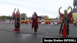 Узбекский танец "Лязги" на праздновании Дня города Оша. 5 октября 2017 года.