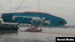 Підняття затонулого катеру «Іволга» з морського дна, 19 жовтня 2015 року