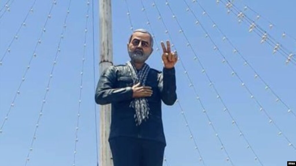 مجسمه قاسم سلیمانی، فرمانده سابق سپاه قدس، در شهر جیرفت در استان کرمان