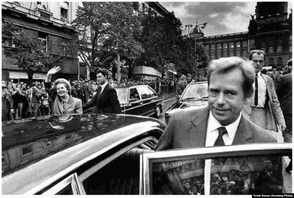 British Prime Minister Margaret Thatcher accompanies the Czechoslovak president in Wenceslas Square during an official visit to Prague on September 18, 1990.