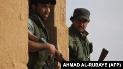 دو تن از جنگجویان گروه حشد الشعبی عراق