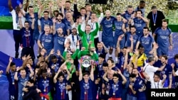 "პარი სენ-ჟერმენის" ფეხბურთელები გამარჯვებას ზეიმობენ. ბუდაპეშტი, 30 მაისი, 2026.