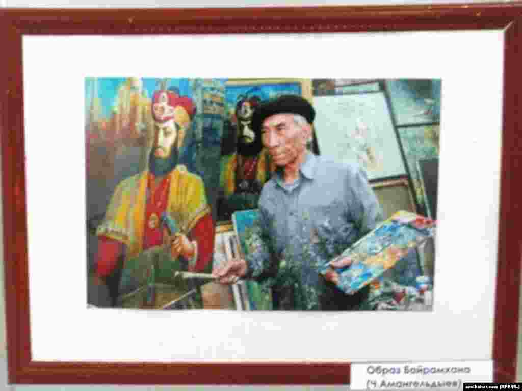 Myrat Diwanaýewiň sergisinden, Aşgabat, 21-nji iýun, 2011-nji ýyl. (Surata düşüren: D.Ýazgulyýew)