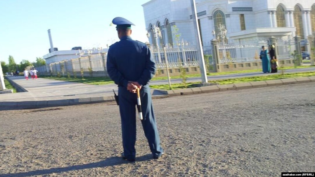 Polisiýa işgäri. Arhiwden alnan surat