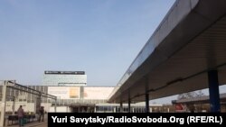 Илустрација, празна автобуска станица во Варшава, Полска.