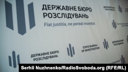 ДБР стверджує, що посадовець отримував зарплату під час поїздки за кордон