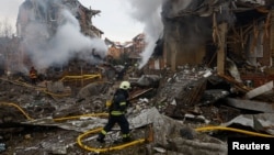 Urmările atacurilor cu drone și rachete rusești asupra Kievului, pe 22 februarie 2025.