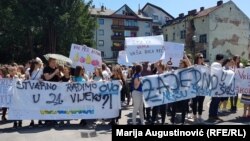 Protest đaka u Travniku protiv programa razdvajanja "dve škole pod jednim krovom.