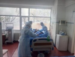 Медицина қызметкерлері.