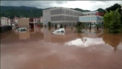 Восемь человек погибли в результате мощного наводнения в Турции (видео)