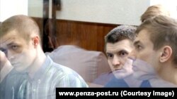 Обвиняемые по делу "Сети" Илья Шакурский, Андрей Чернов и Дмитрий Пчелинцев в суде