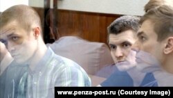 Осуждённые по делу "Сети" Илья Шакурский, Андрей Чернов и Дмитрий Пчелинцев в суде, архивное фото 