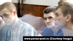 Обвиняемые по делу "Сети" Илья Шакурский, Андрей Чернов и Дмитрий Пчелинцев в суде
