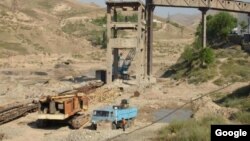 Ҳозирда воқеа жойида қутқарувчилар гуруҳи ишламоқда