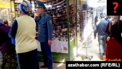 Туркменский полицейский.