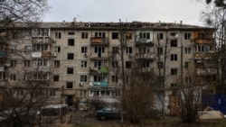 Унаслідок падіння уламків під час російської атаки у Святошинському районі Києва п’ять людей постраждали (серед них дитина 16 років), повідомила міська влада