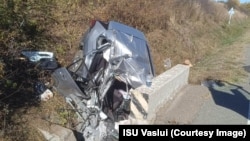 Imagine de la accidentul rutier care a avut loc în judetul Vaslui, pe 10 octombrie. O persoană a murit și alte trei au fost rănite. 