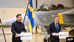 Ucraina și Suedia vor avea în comun nu doar culorile naționale, ci și tipul de avion folosit de forțele lor armate: Gripen (produs de Saab).