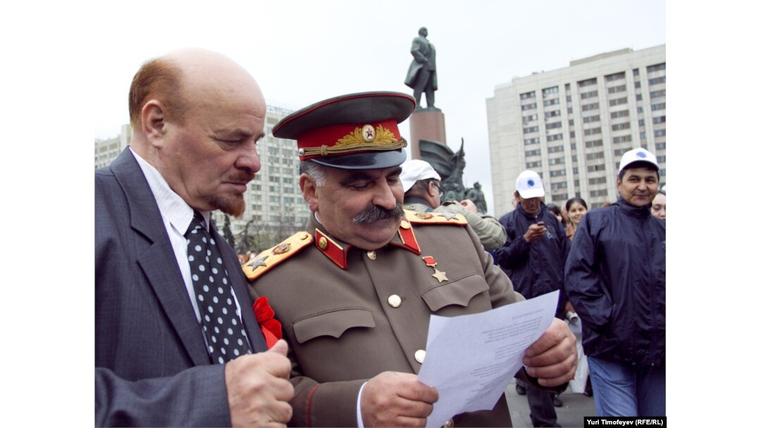 Первое мая под красными флагами