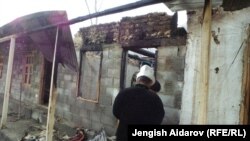 An arson attack on a tea house near the Kyrgyz-Tajik border has raised tensions in the area. 