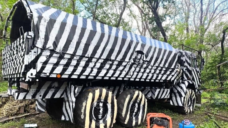 Russian military vehicles adopt 'dazzle camouflage' against Ukrainian drones