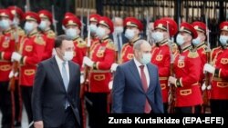 GEORGIA -- Georgian Prime Minister Irakli Garibashvili (L) and his Armenian counterpart Nikol Pashinian attend official welcoming ceremony in Tbilisi, September 8, 2021