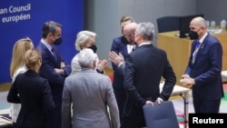 Szűkebb körű egyeztetés az Európai Tanács brüsszeli székházában 2022. február 25-én