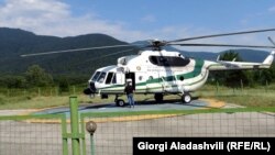 Накануне к тушению пожара подключился вертолет погранполиции МВД Грузии