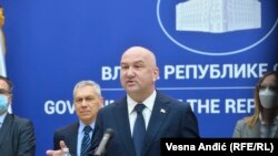 Ministri serb pa portofol, Nenad Popoviq.