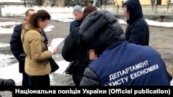 Під час затримання підозрюваних (фото Нацполіції України)