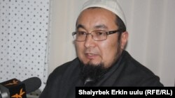 Чубак ажы Жалилов "Азаттык" радиосунун студиясында. 2011-жыл, ноябрь. 