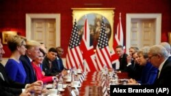 Tereza mej i Donald Tramp na sastanku kojem su pristustvovali i vodeći poslovni ljudi iz dve države