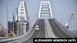 Вид на автодорожный Крымский мост. Май 2018 года.