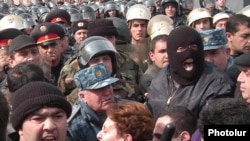 A tense Yerevan during the March 2008 postelection protests