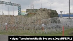 Пункт пропуску «Краковець», обгороджений колючим дротом