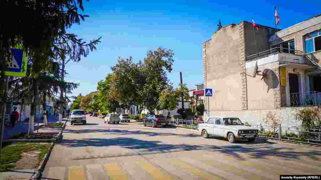 Минуле Старого Криму дуже багате. В період панування Золотої Орди місто одночасно мало дві назви. Жителі степового Криму, кипчаки, називали його Кирим, а генуезці, які володіли південним узбережжям, &ndash; Солхат. За часів Кримського ханства місто стали називати Ескі-Кирим, тобто Старий Крим