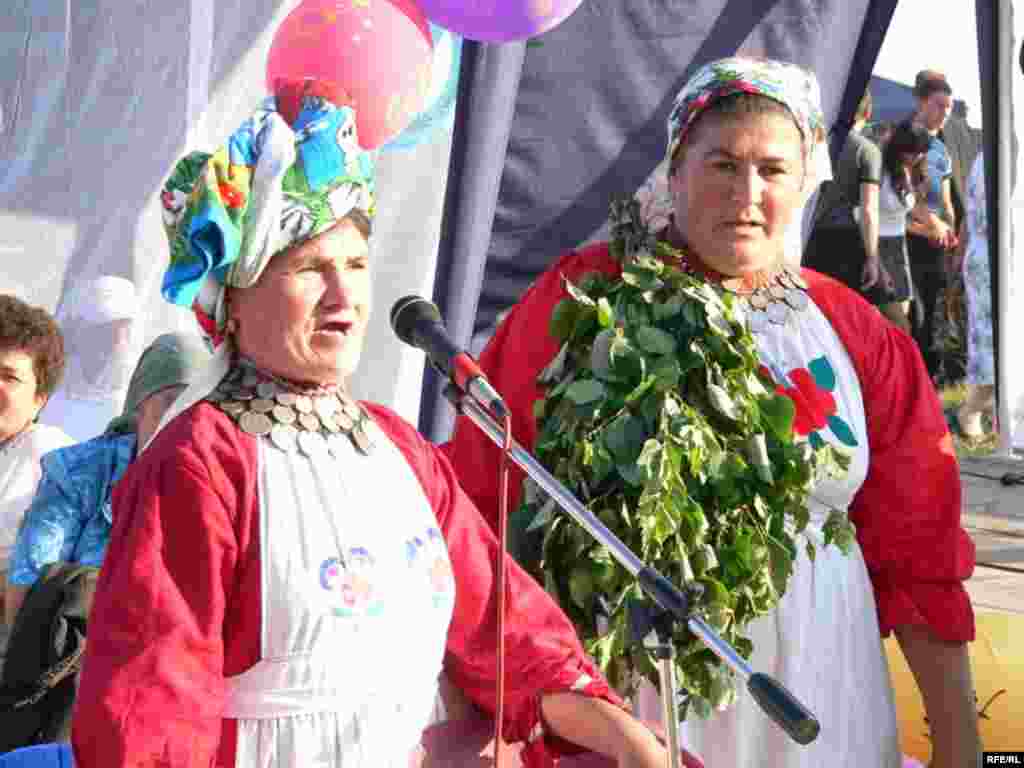 Питрау бәйрәмендә каен себеркесе сату йоласы бар - 12 июль - Питрау көнне җыелган каен себеркесе бик шифалы диләр. Кибәчләр себеркеләрен 2100 сумга сатты