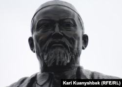 A monument to the Kazakh poet Abai in Almaty. (file photo)