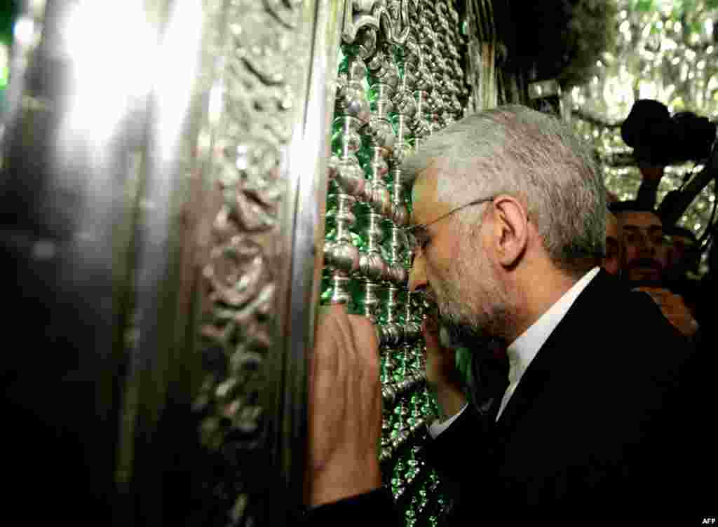 Said Jalili prays at the tomb of Shah Abdolazim before voting.