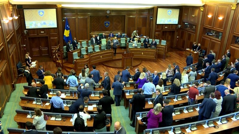 Косово парламенти өзүн таратты