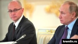 С. Кириенко и В. Путин на заседании Совета при Президенте по развитию гражданского общества и правам человека