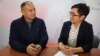 Политолог Ерлан Саиров и журналист Гульмира Каракозова в эфире программы AzattyqLIVE. Астана, 5 февраля, 2019 года.