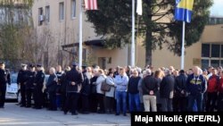 Protest ispred kantonalnog parlamenta u Tuzli